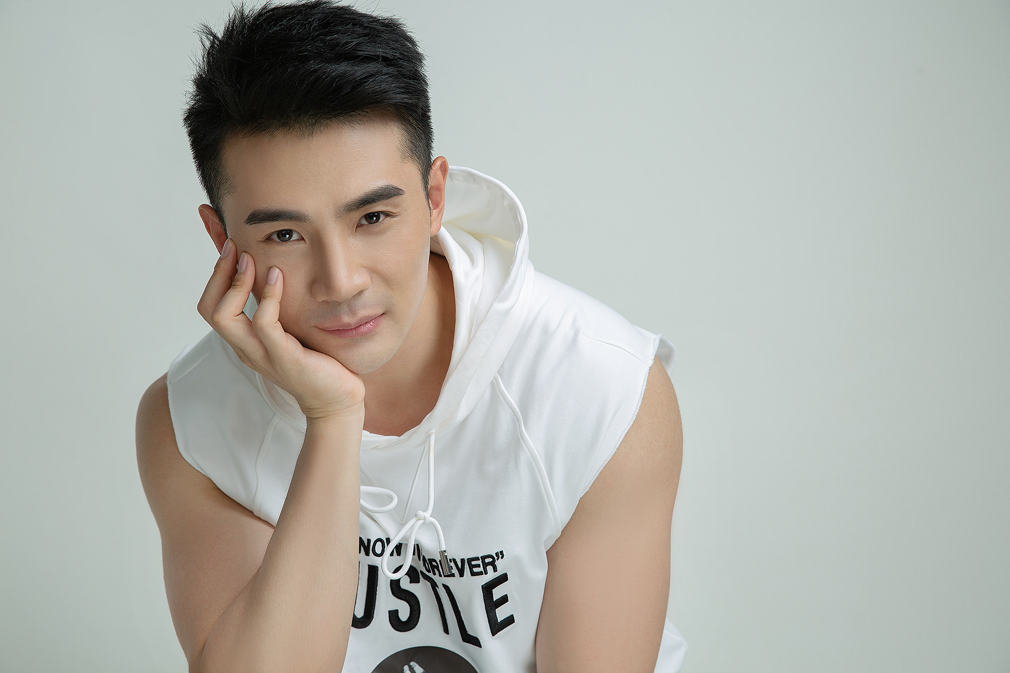 白发热播刘瀚阳剧中疯狂吐槽金句频出