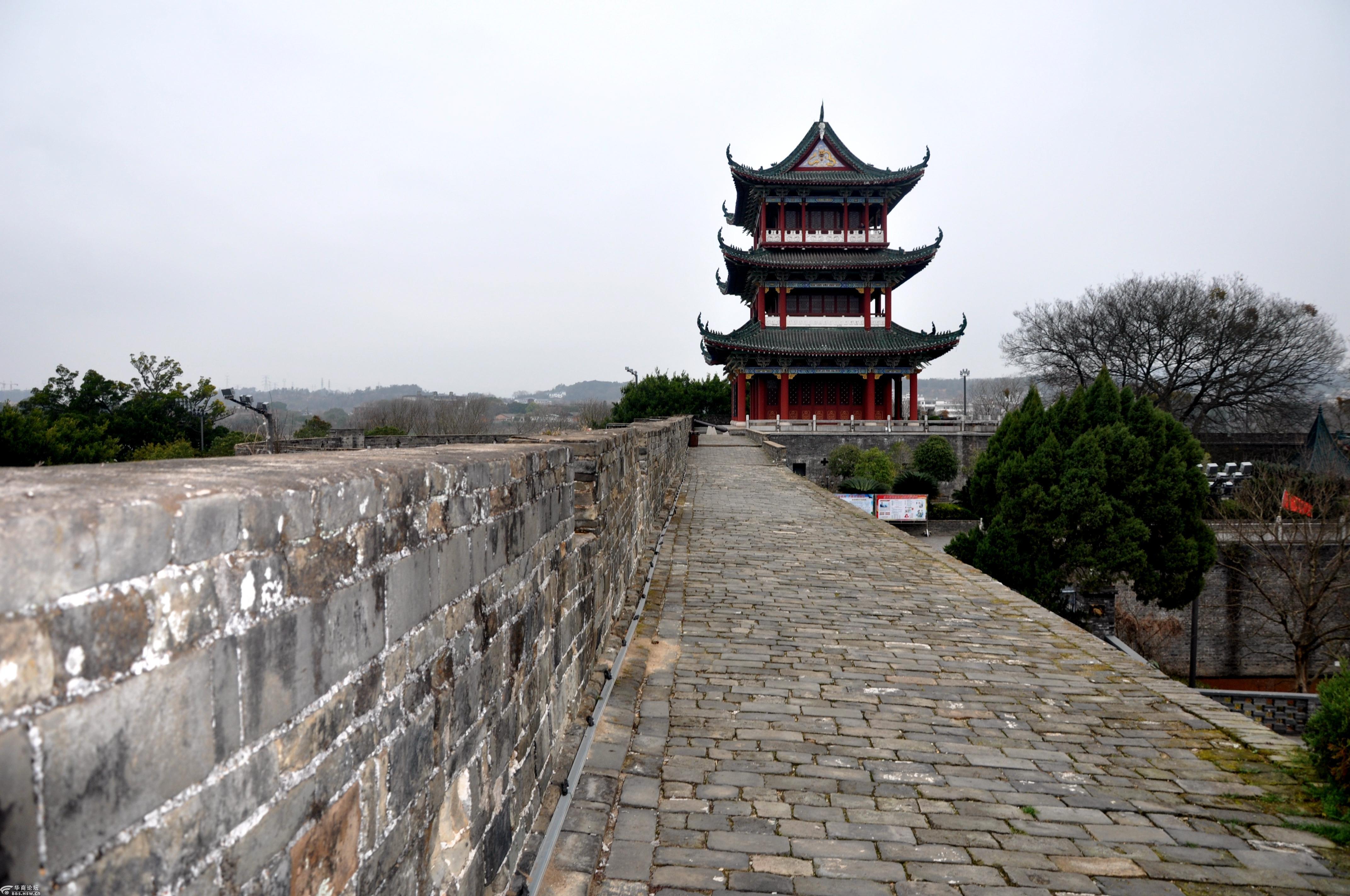 赣州古城墙,始建于汉代,距今有二千年的历史,后来经过南宋,元,明,清