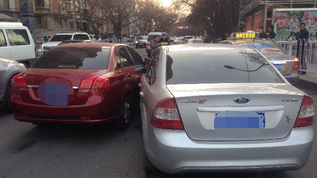 发生轻微交通事故时要拍的五张照片少一张都不好处理