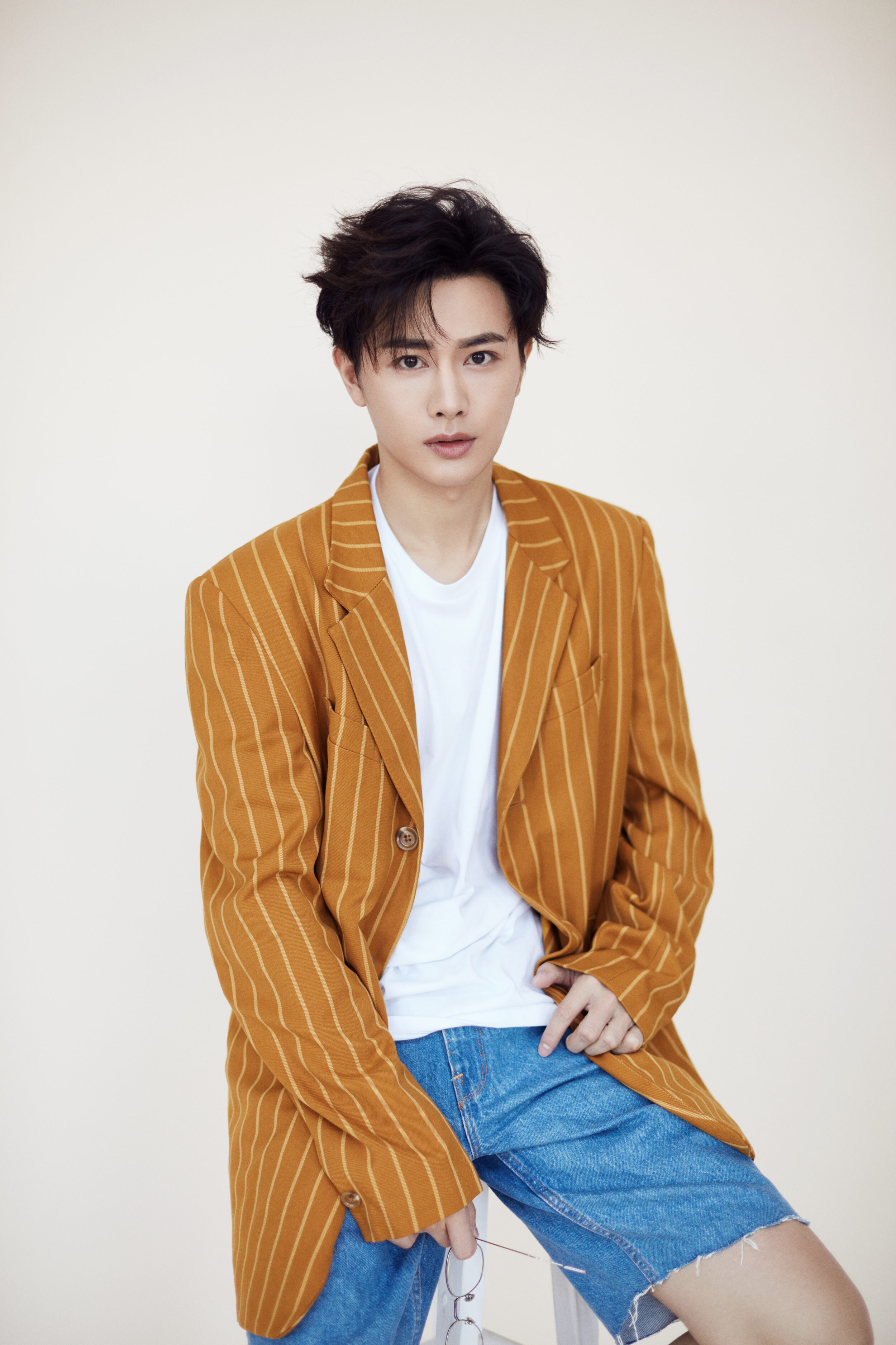 王佑硕最新写真曝光 气质干净温文尔雅__凤凰网