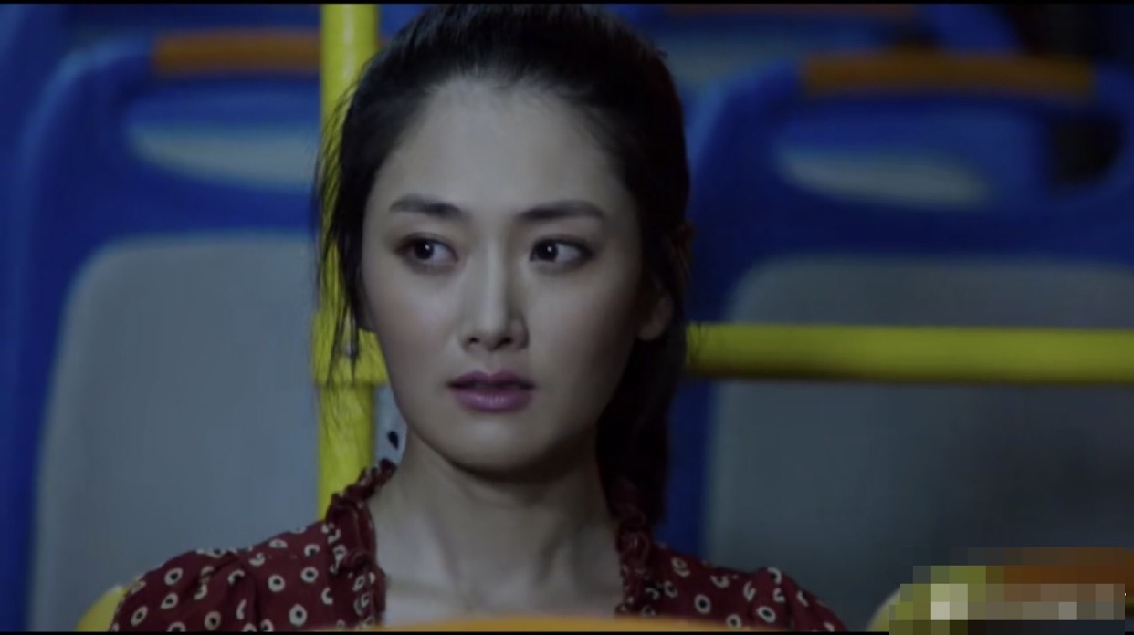 灵魂摆渡中的冥王虽然扮相简单朴素不过颜值并不输孟婆