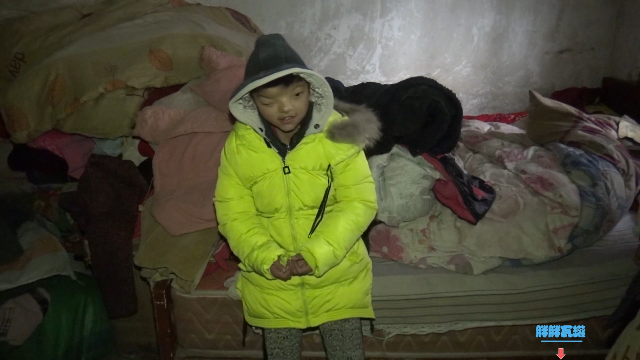 农村不幸的一家人残疾的爸爸寒冷的冬季孩子是怎么度过