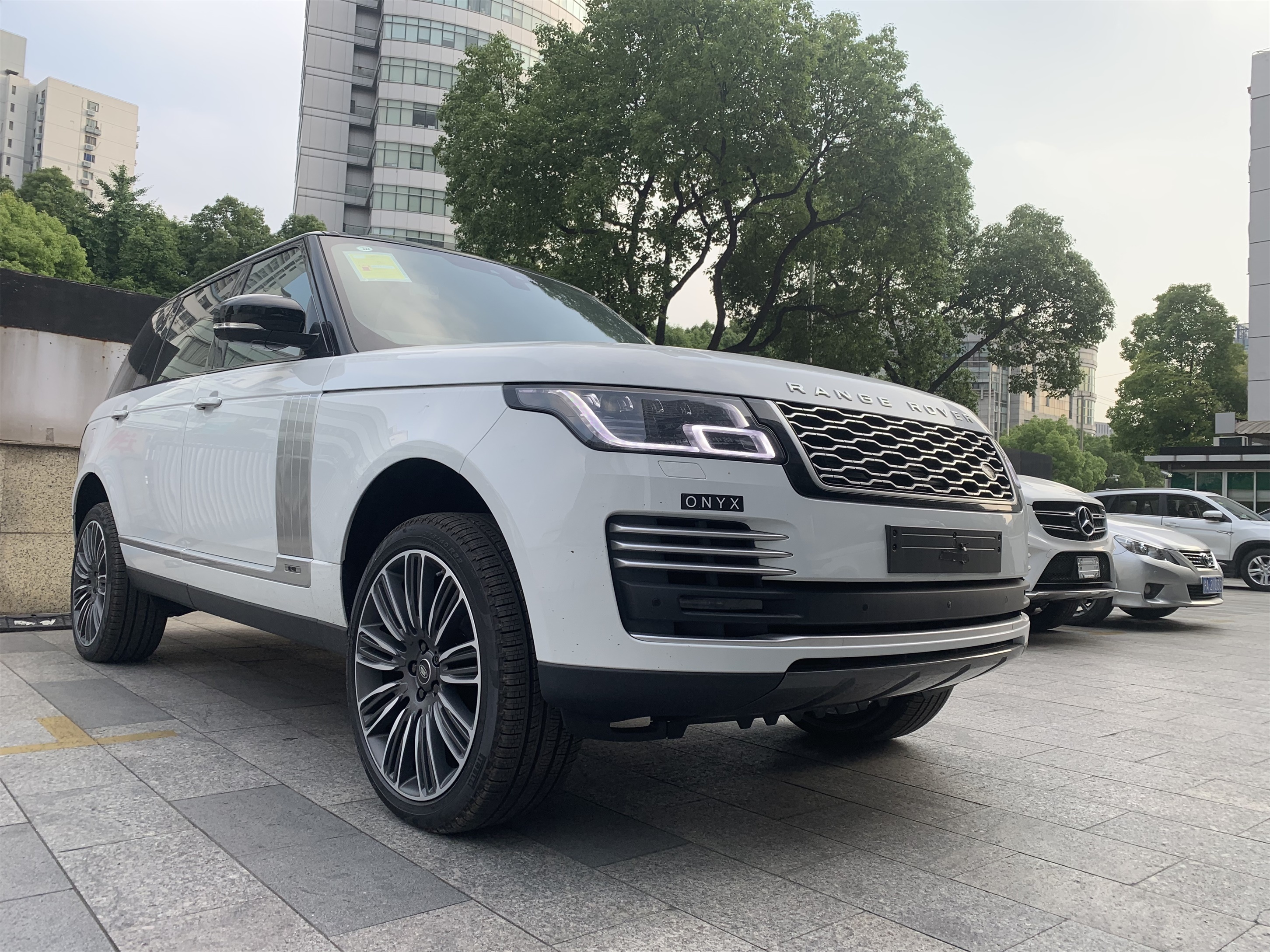 19款路虎揽胜创世加长版