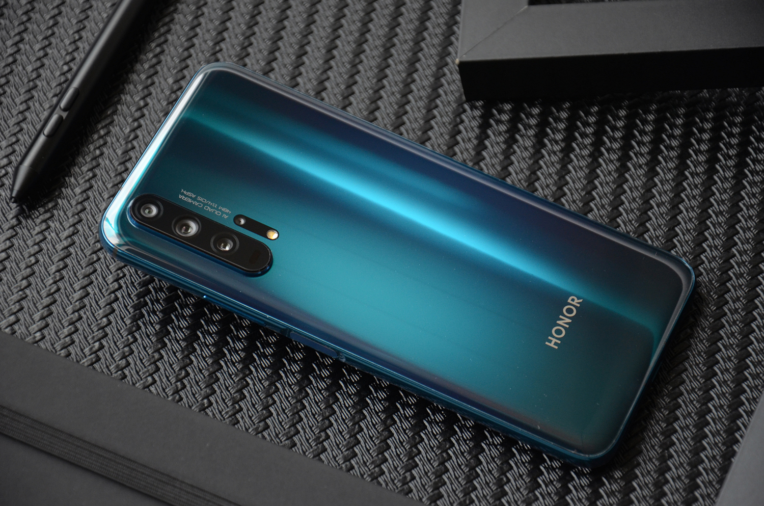 荣耀新旗舰20 pro真机图赏,四摄设计尤为抢眼