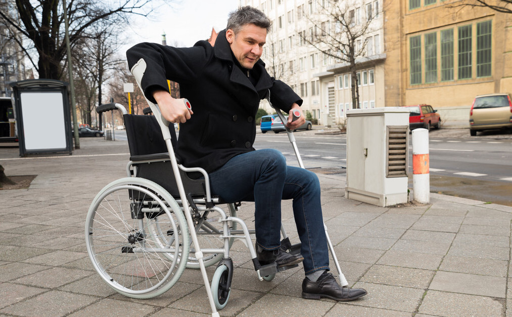 你好,我是肩颈腰专家李国民.