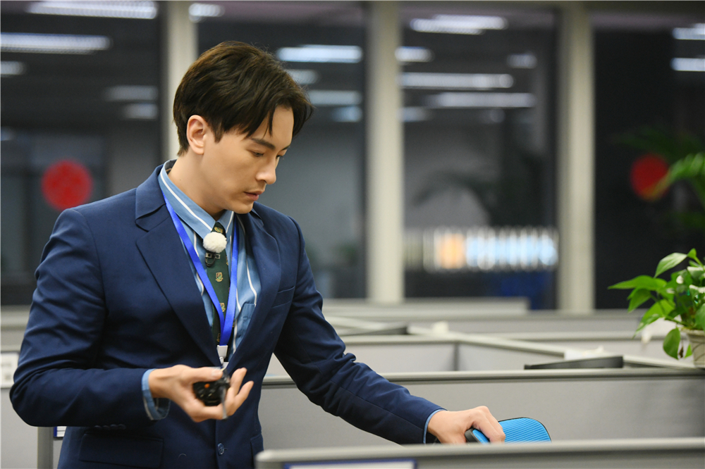 郑元畅化身职场新人亮相《奔跑吧》,"学霸江直树"再现超高双商