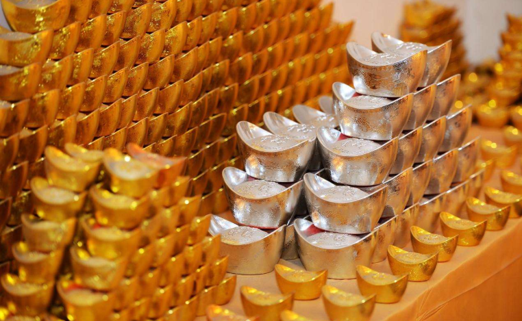 康熙去世,国库800万,雍正去世,国库6000万,乾隆去世,嘉庆笑了