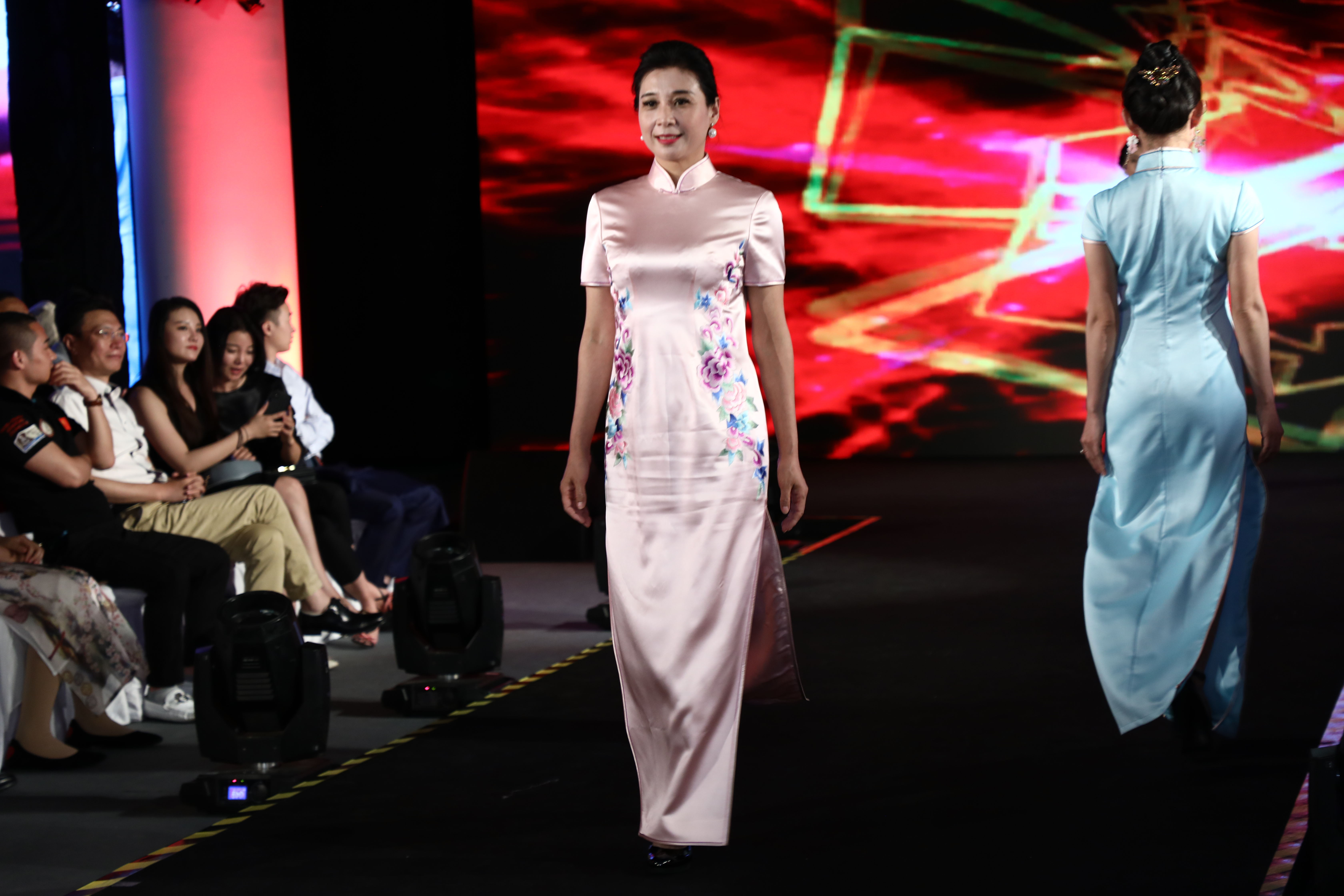 全球女神选美大赛北京赛区暨金色装臣高端服装发布会