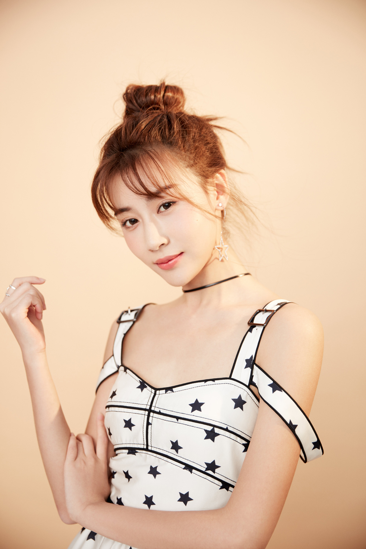 曝张雅卓最新写真嫣然浅笑治愈系满分