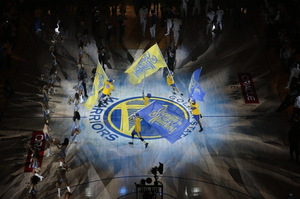 比分紧咬对手展现冠军韧性