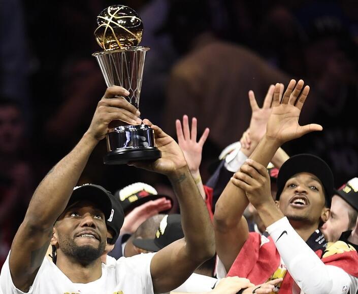 猛龙总冠军后林书豪苦笑?细节一目了然