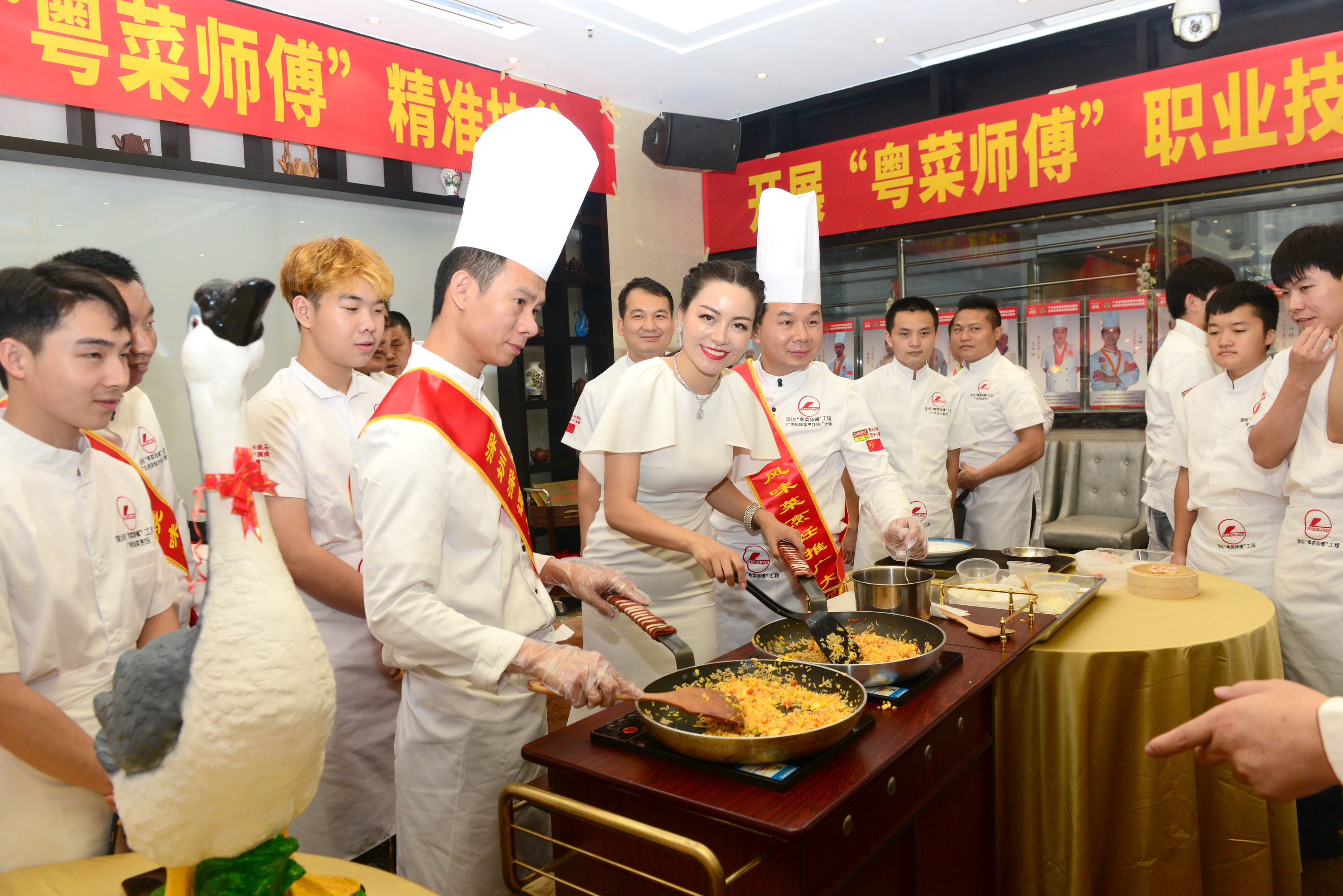 “粤菜师傅”深圳以美食为媒 促乡村振兴__凤凰网