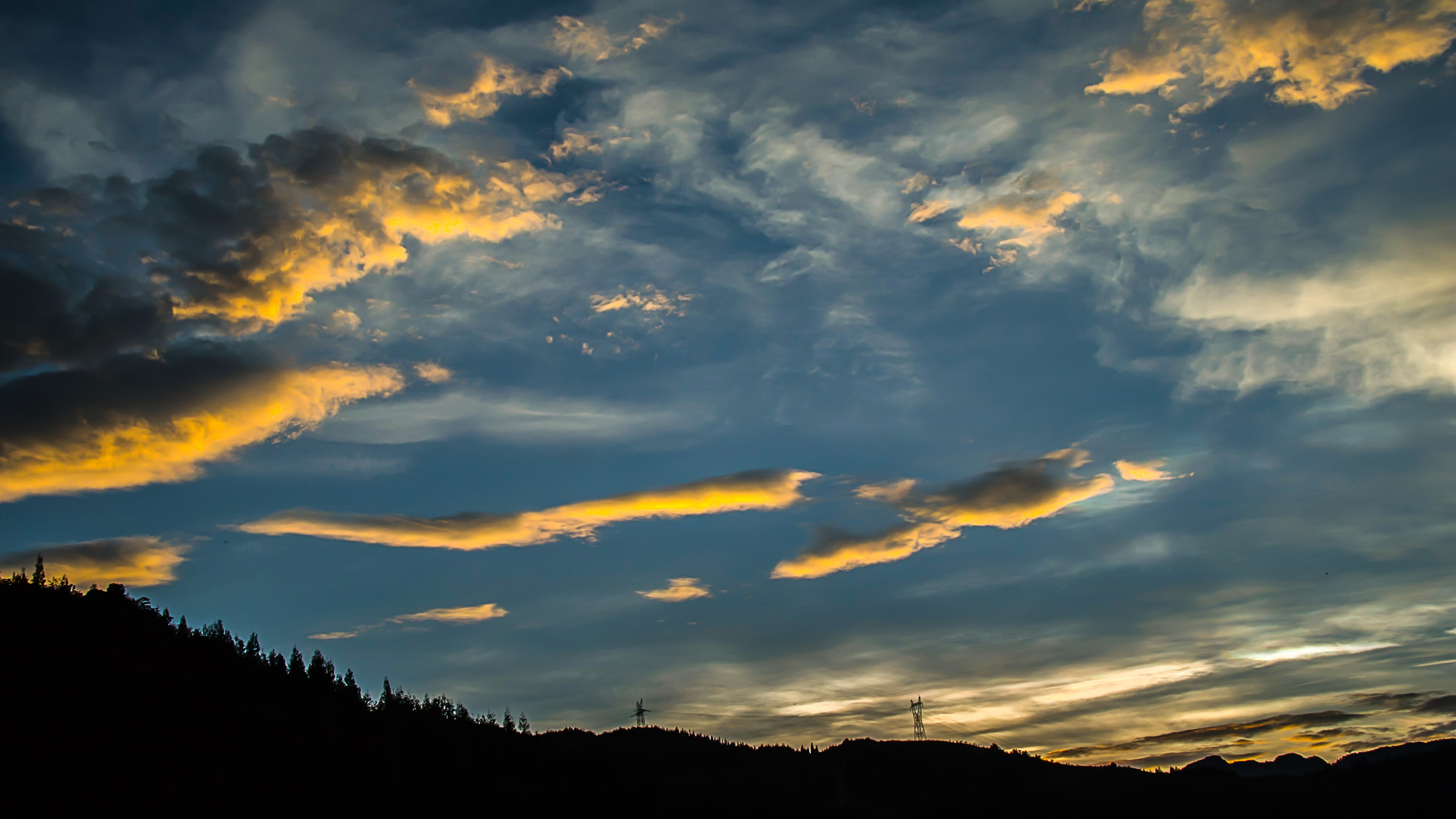 难得一见的七彩云霞