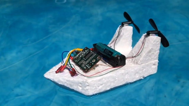 自制双翼泡沫自动小船,绝对高大上