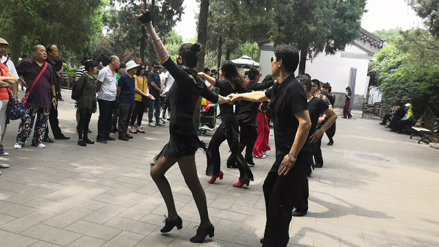 北京陶然亭晨晨吉特巴集体舞练习片段