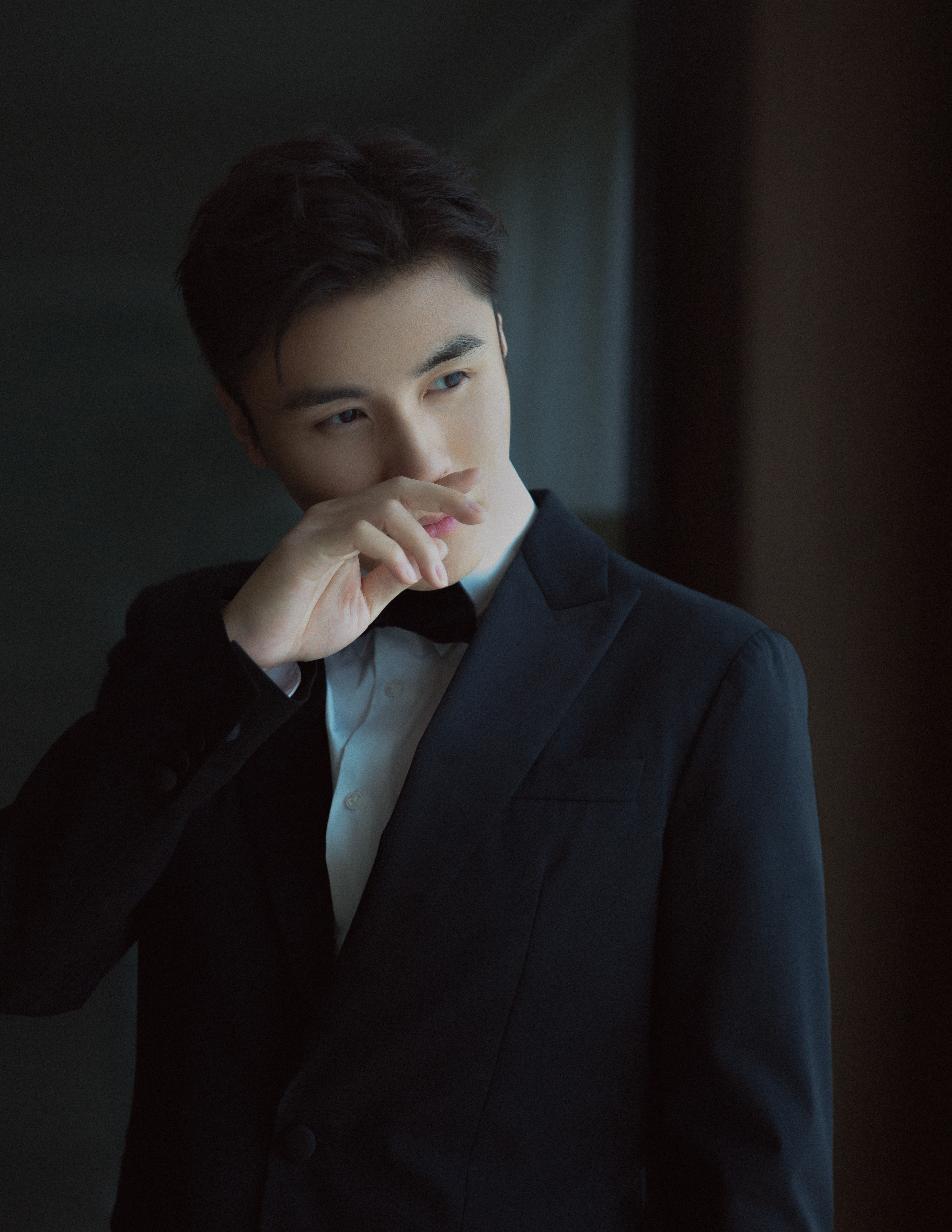 佟丽娅携陈昊高露亮相上海电视节 《碧海丹心》引期待