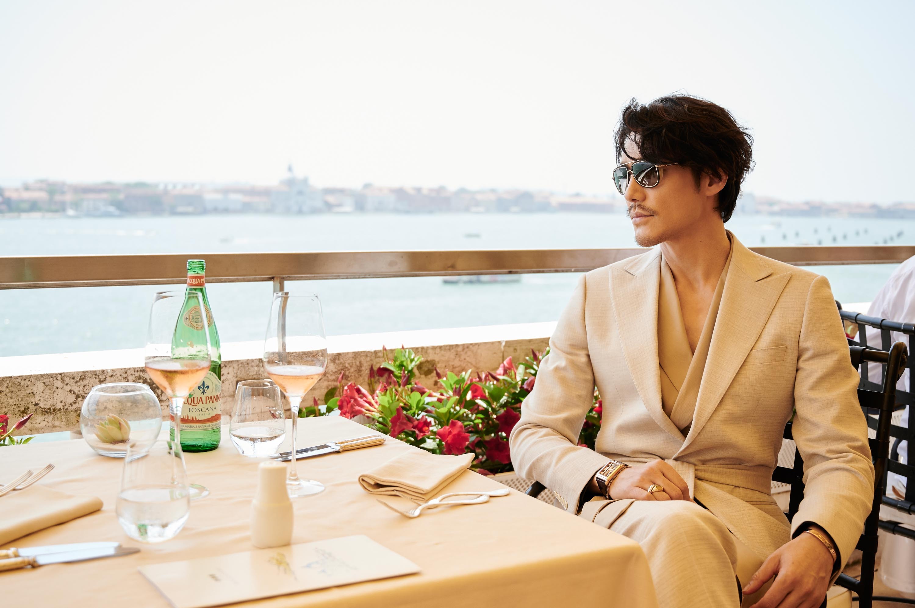 胡兵威尼斯之行圆满收官 多套look风格多变真时尚界劳模__凤凰网