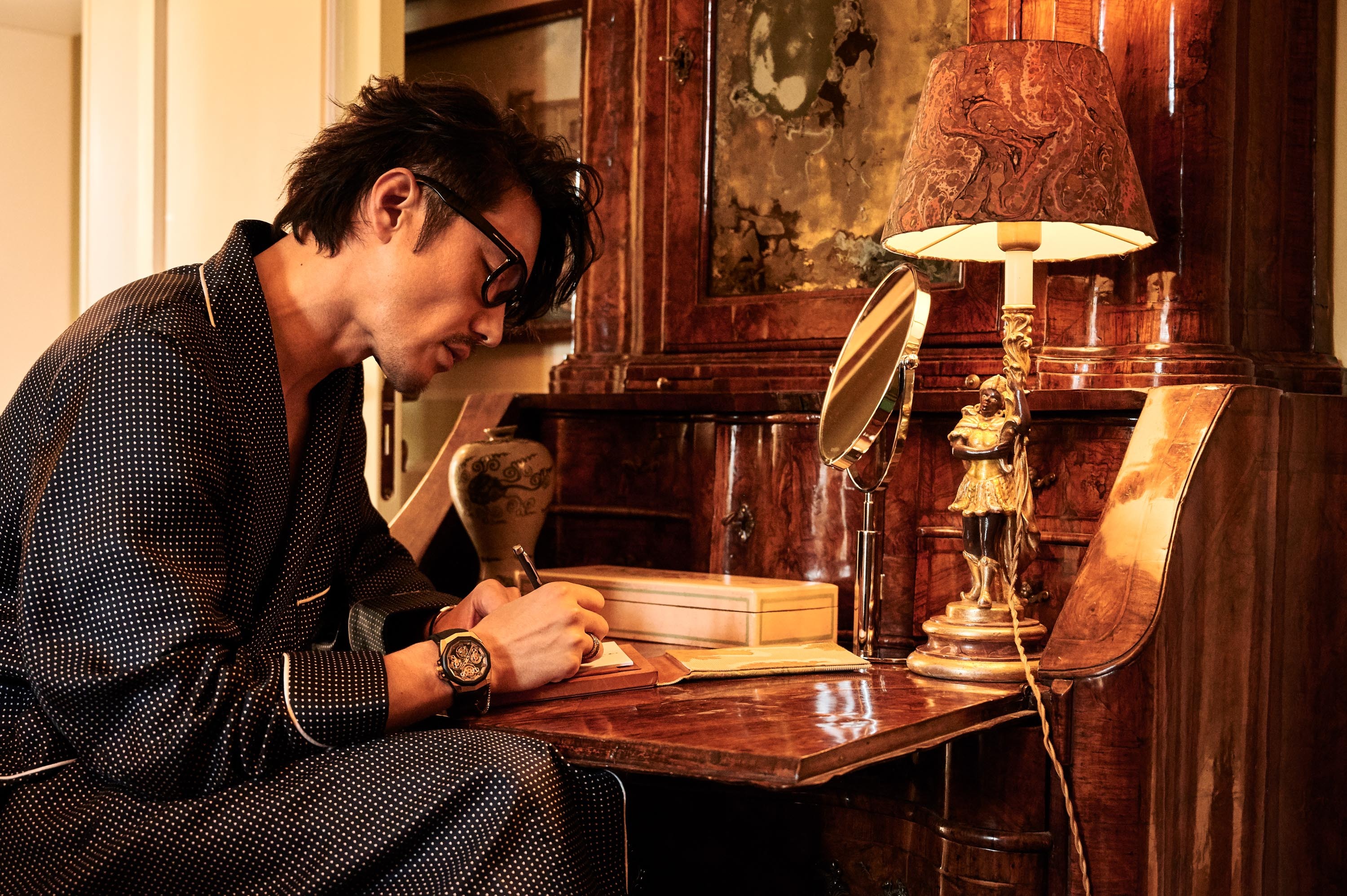 胡兵威尼斯之行圆满收官 多套look风格多变真时尚界劳模