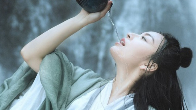 古装女侠沧海一声笑