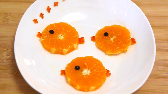 1把水果刀2个鲜橙子创意切几刀赏心悦目的水果拼盘来了