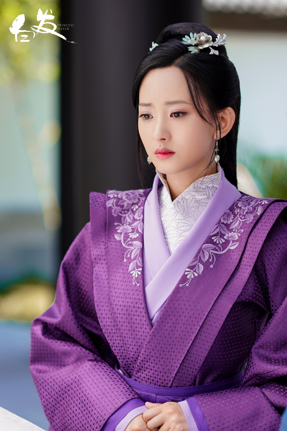 代文雯《白发》光影版海报 孙雅璃泪目相对“眼”技在线_凤凰网娱乐_凤凰网