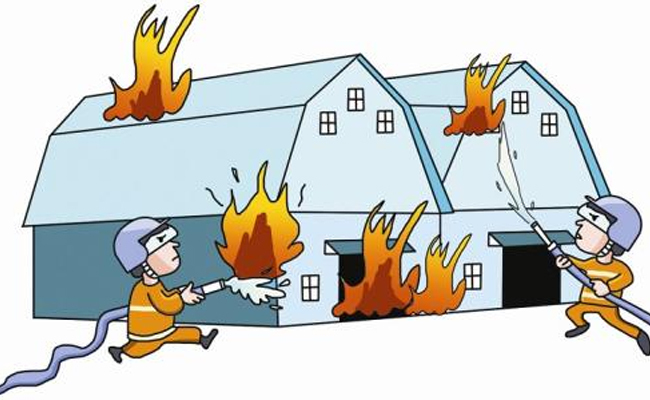 突发某汽车制造企业厂房突发火灾 浓烟滚滚弥漫天空 暂无工人烧伤