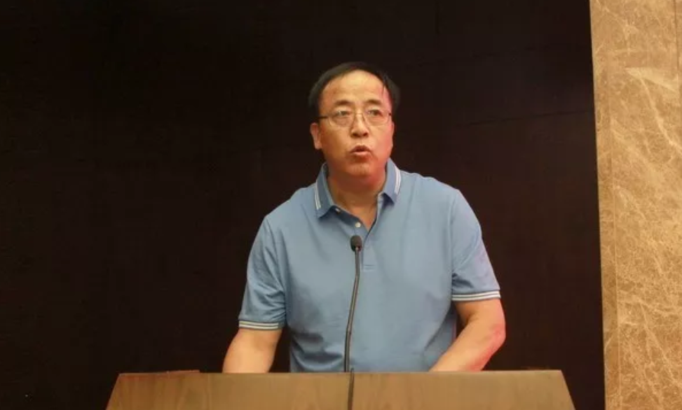 太原市侨商投资企业协会刘崇森会长做工作报告