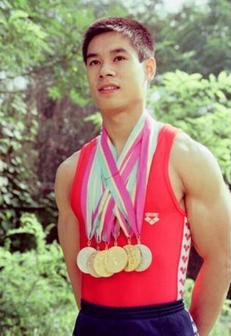 56岁李宁近照曝光,当年的"体操王子"如今变成这样了!