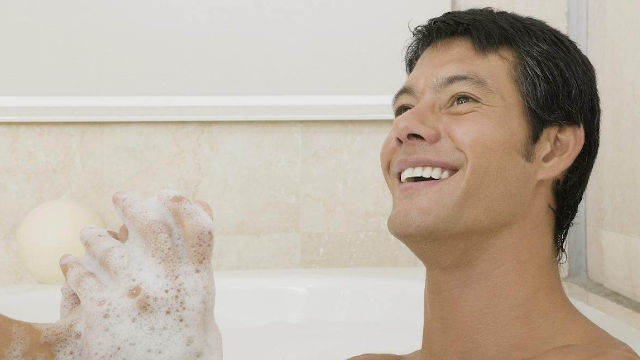 男人洗澡时多搓搓这3个地方或许有助肾脏健康