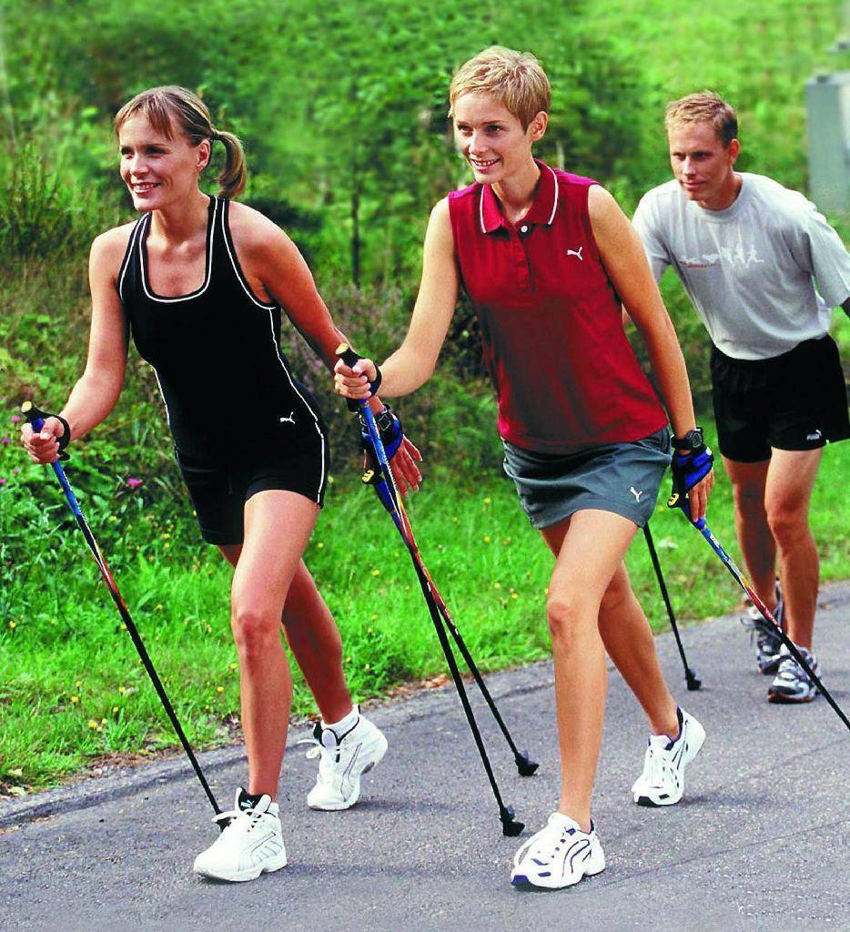 健康的成年人每天走路10000步是一个比较健康的目标,这也能够达到锻炼