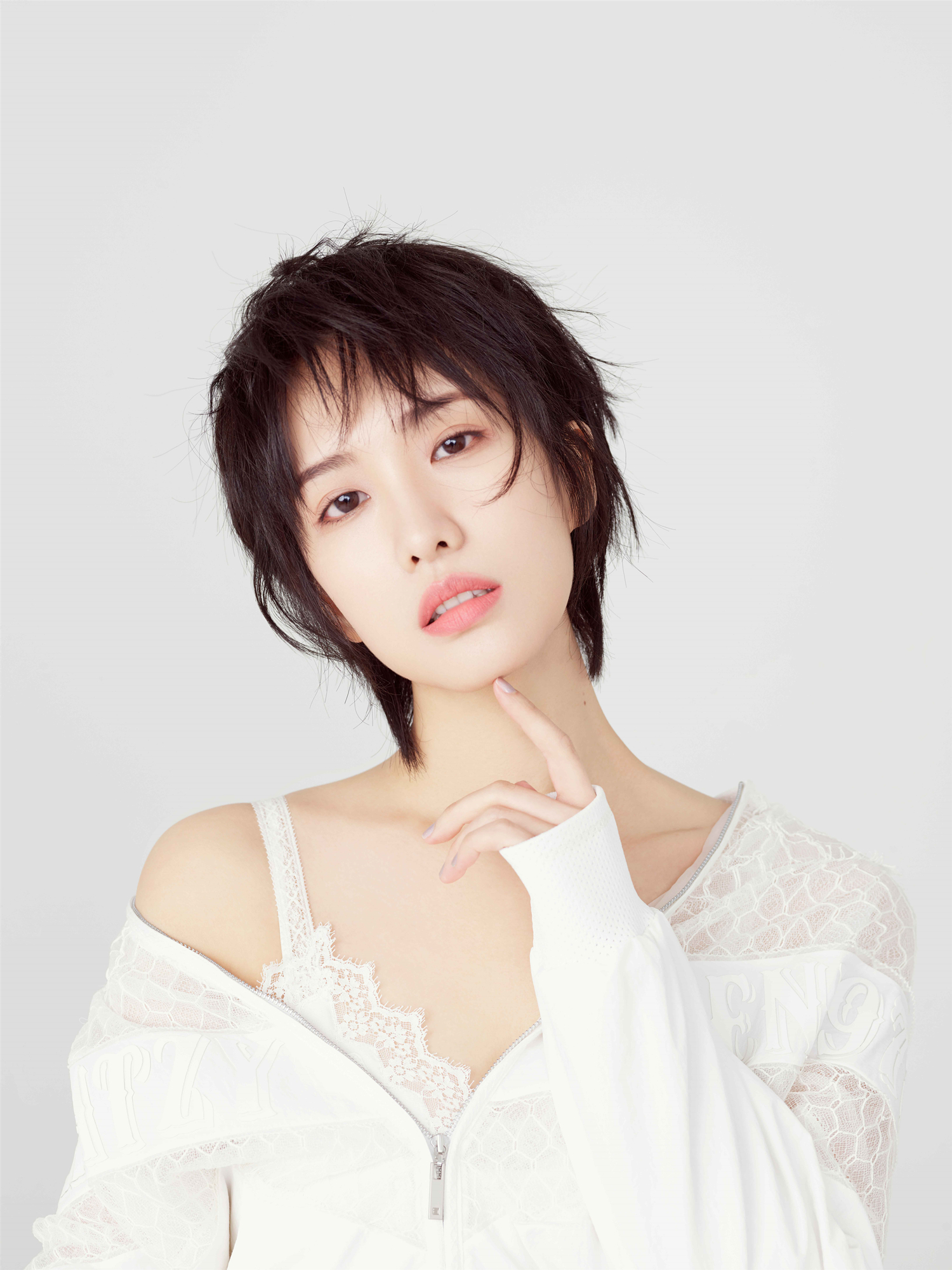 网剧《超时空恋人》唐山开机 莫龙丹写真曝光清爽开启幻梦空间__凤凰