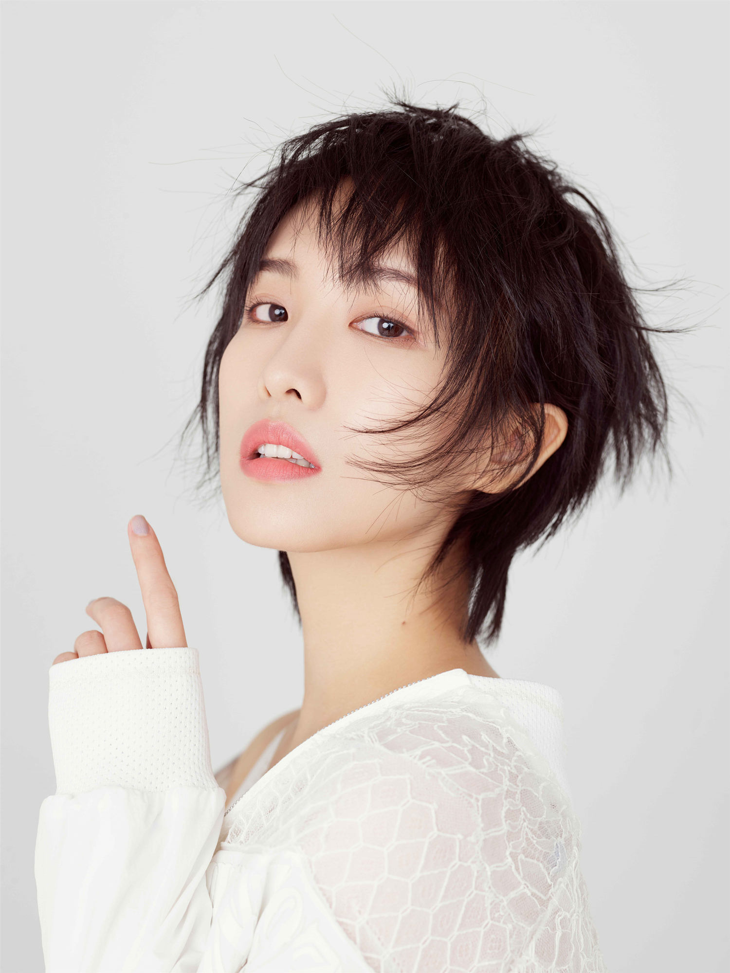 网剧《超时空恋人》唐山开机 莫龙丹写真曝光清爽开启幻梦空间