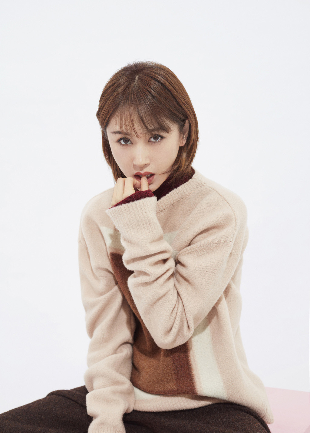 女艺人王子文恬淡娴雅时尚写真