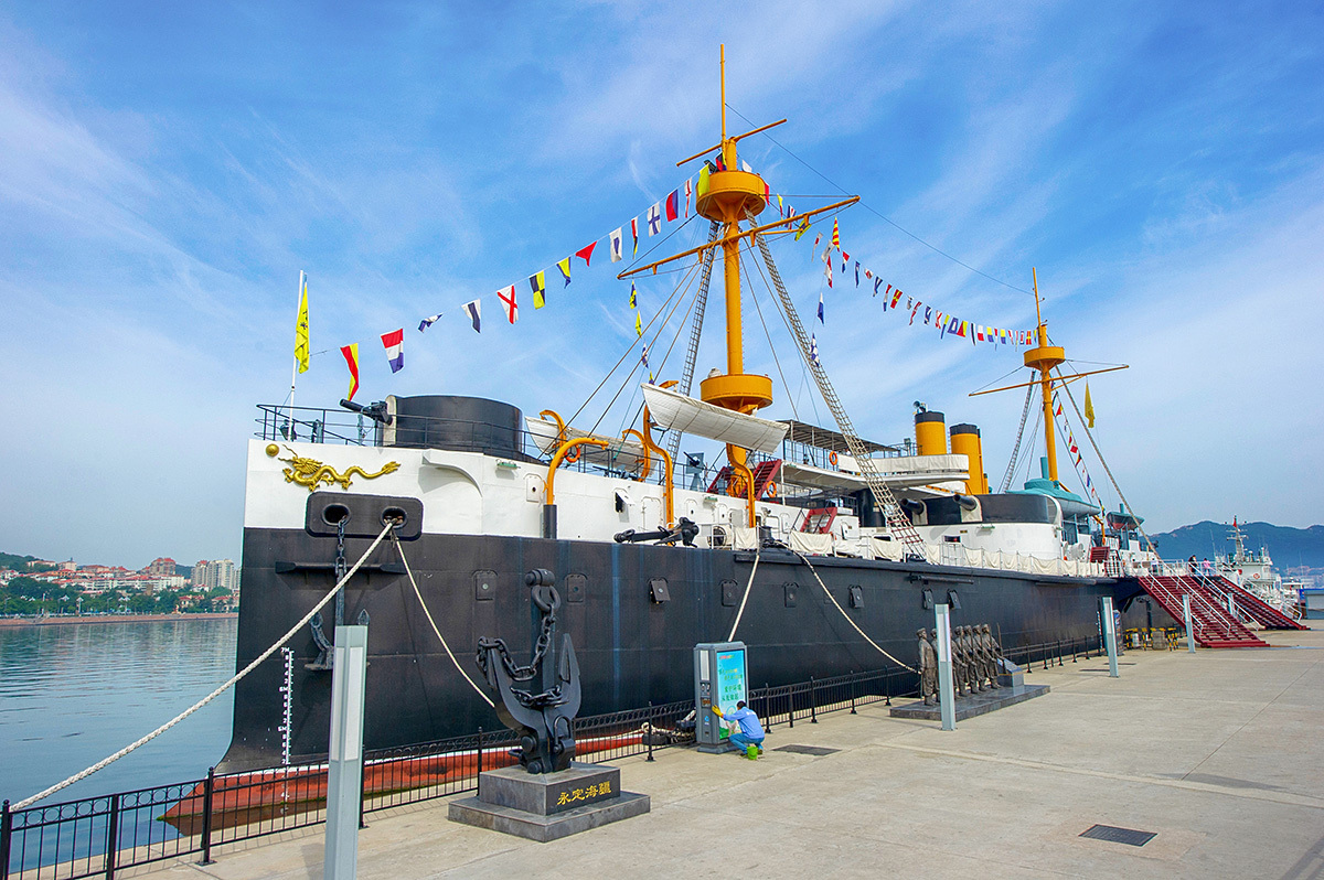 威海复制大清朝北洋水师的主力定远舰建成爱国主义教育基地
