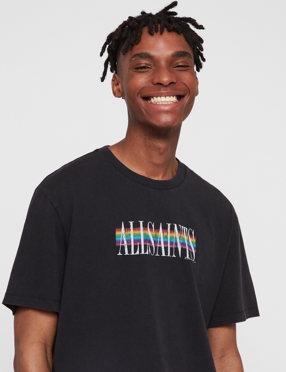 allsaints玩转创意logo文字呼应彩虹骄傲月