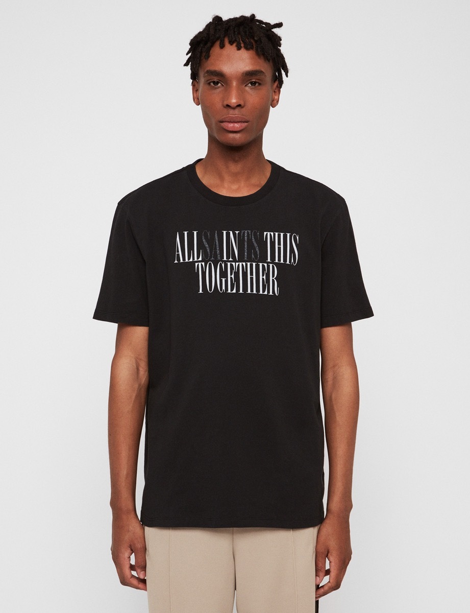 allsaints玩转创意logo文字呼应彩虹骄傲月