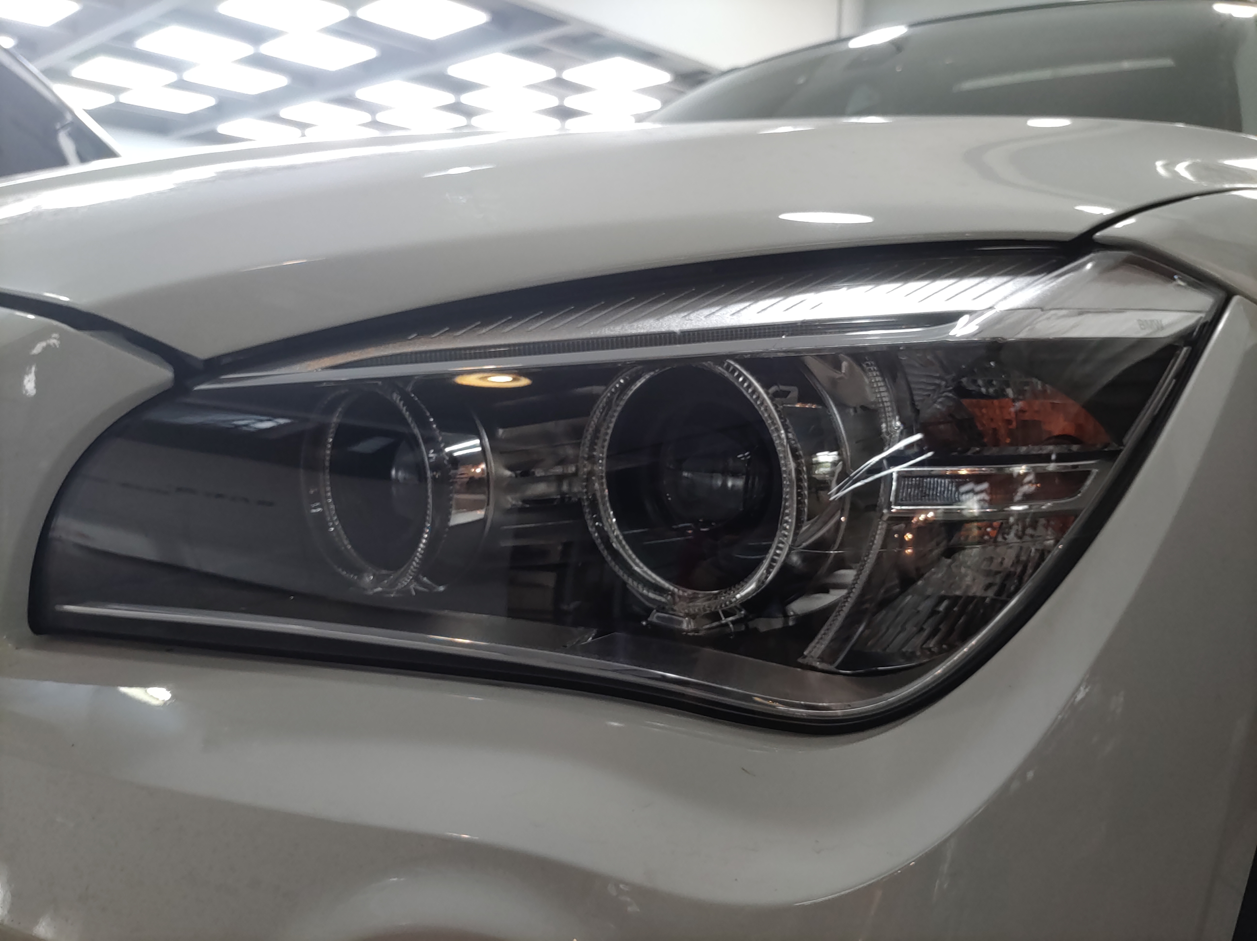 宝马x1灯光效果不好?外观老旧不够炫酷?十年老师傅帮你改灯