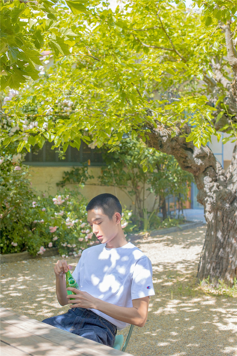 夏日午后的清凉邂逅 王锵写真展清爽少年感