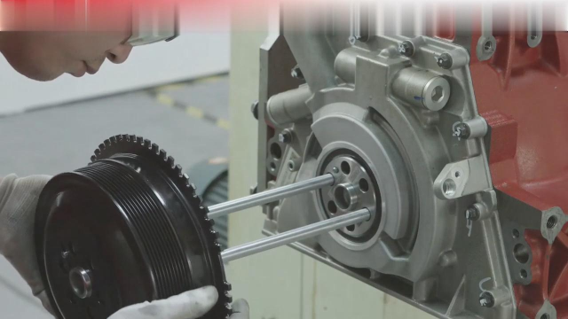 奶牛场用柴油发电机康明斯发动机曲轴皮带轮的安装