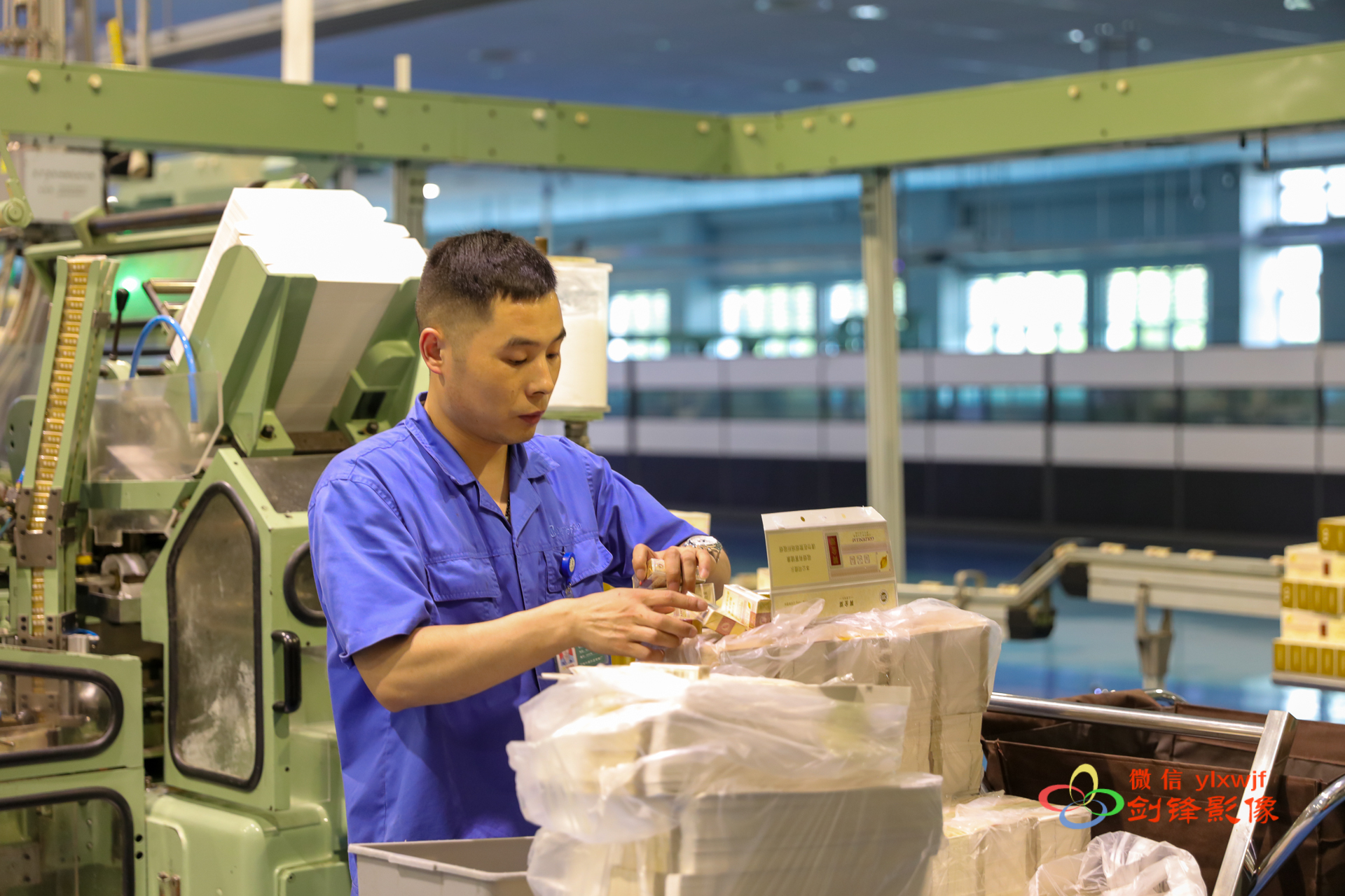 许昌卷烟厂举办庆祝中华人民共和国成立70周年摄影采风活动