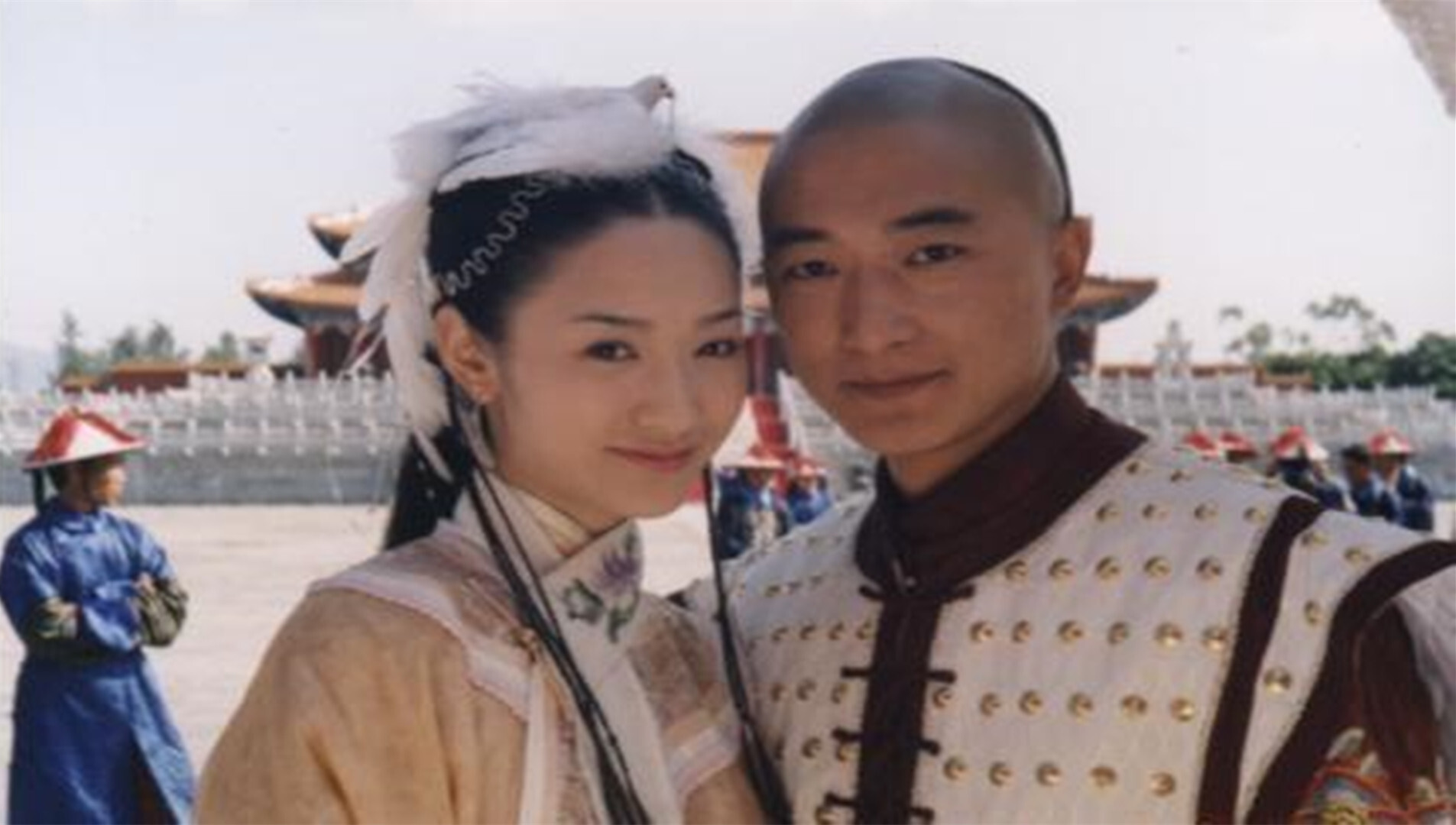 1999年,張衛健和恬妞主演古裝輕喜劇《少年英雄方世玉》,這部劇講述了