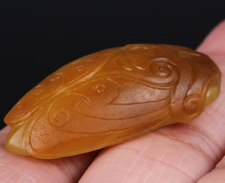 一空说玉:一起来看看和田玉里面最黄的那个——黄沁