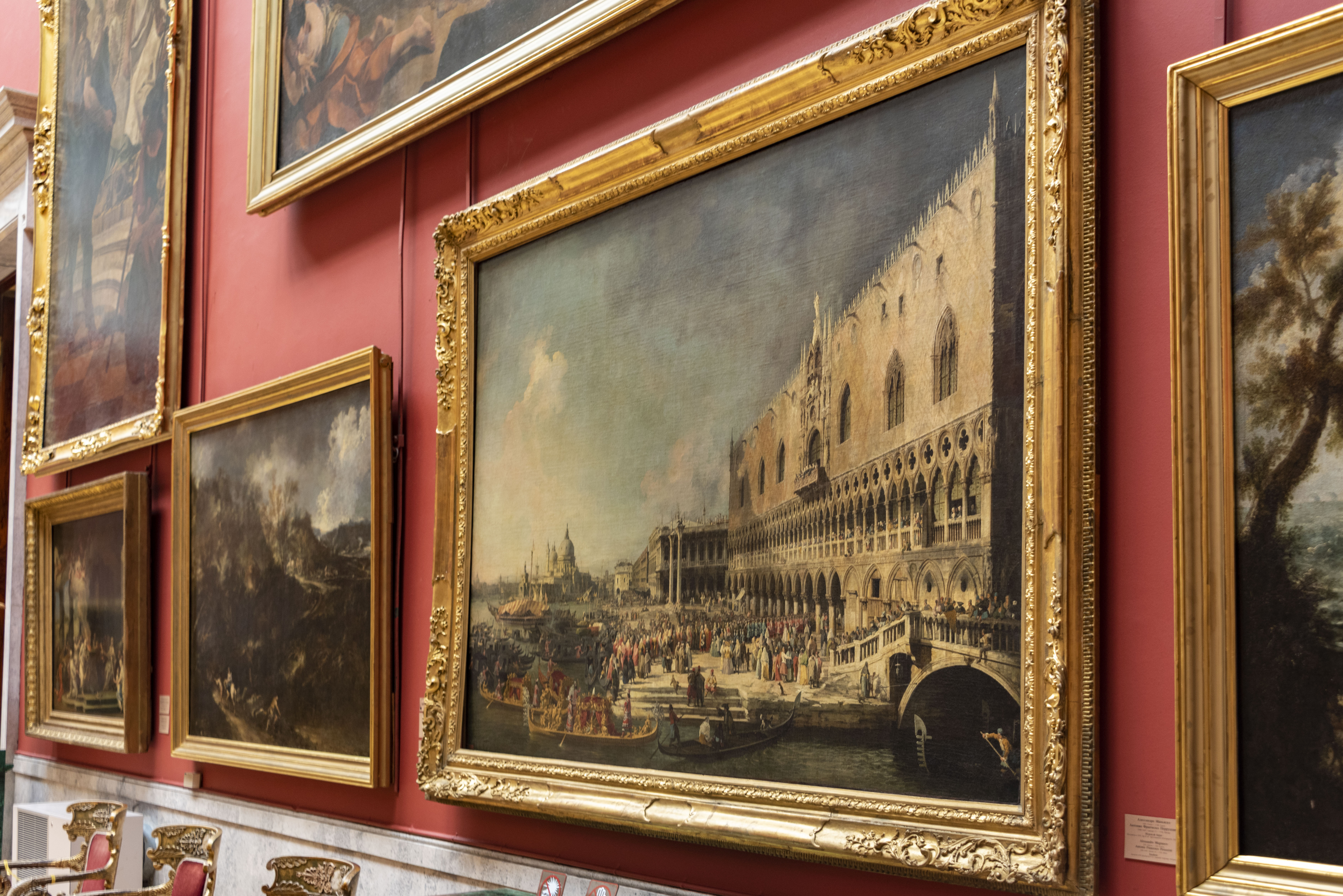 冬宫里确实有让我这样的外行看热闹的名画