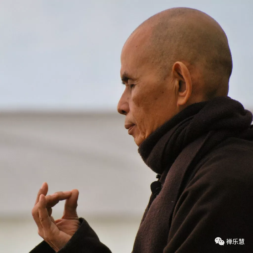 如何用正念去生活？让一行禅师告诉你__凤凰网