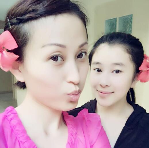 杨子43岁前妻近照曝光虔诚佛教徒与世无争