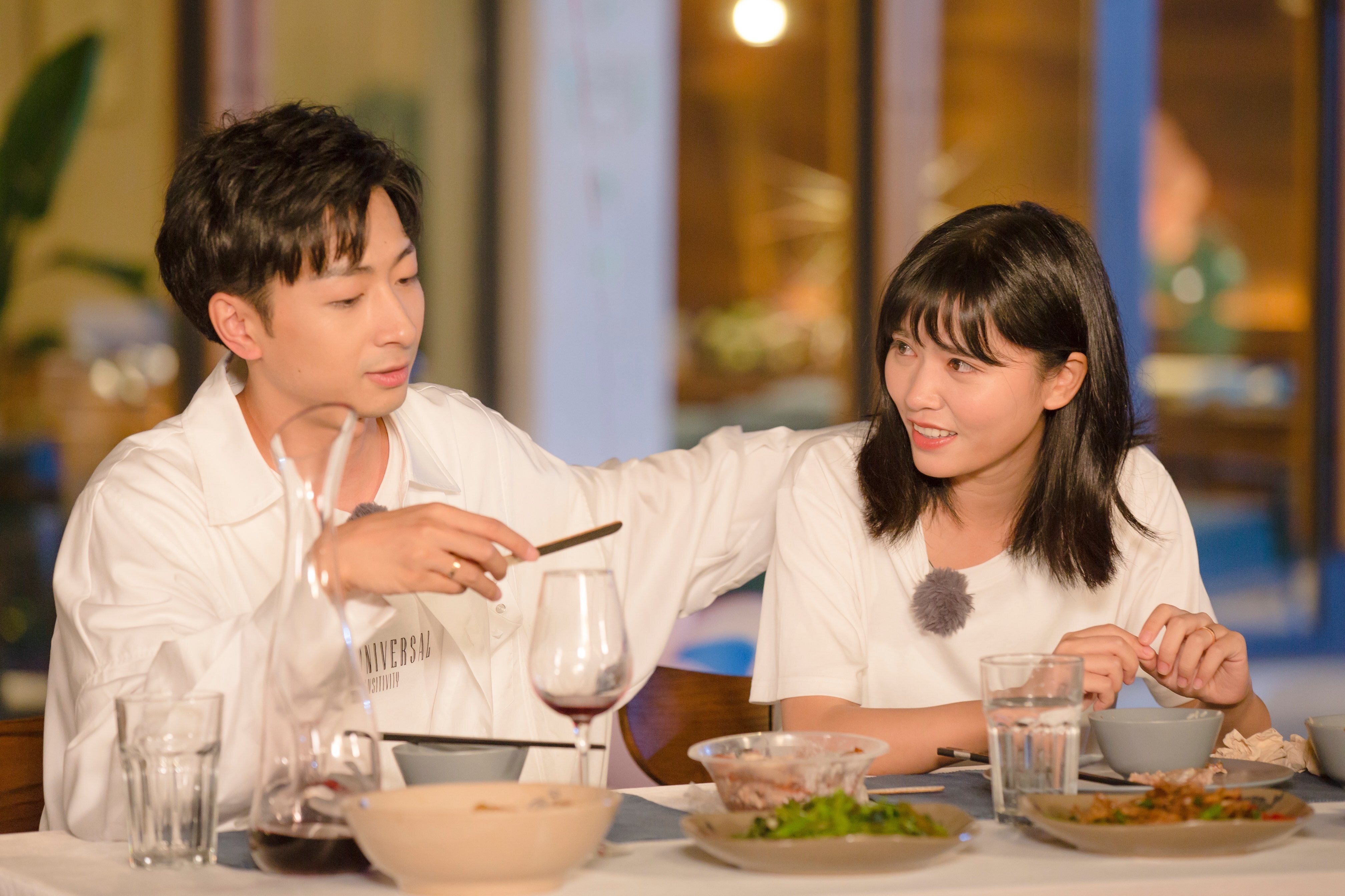 左立熊小玥综艺甜蜜首秀 "月历夫妇"启程《爱的旅行》