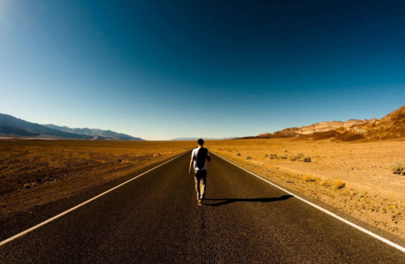 道路千万条,但人生之路只有两条……__凤凰网