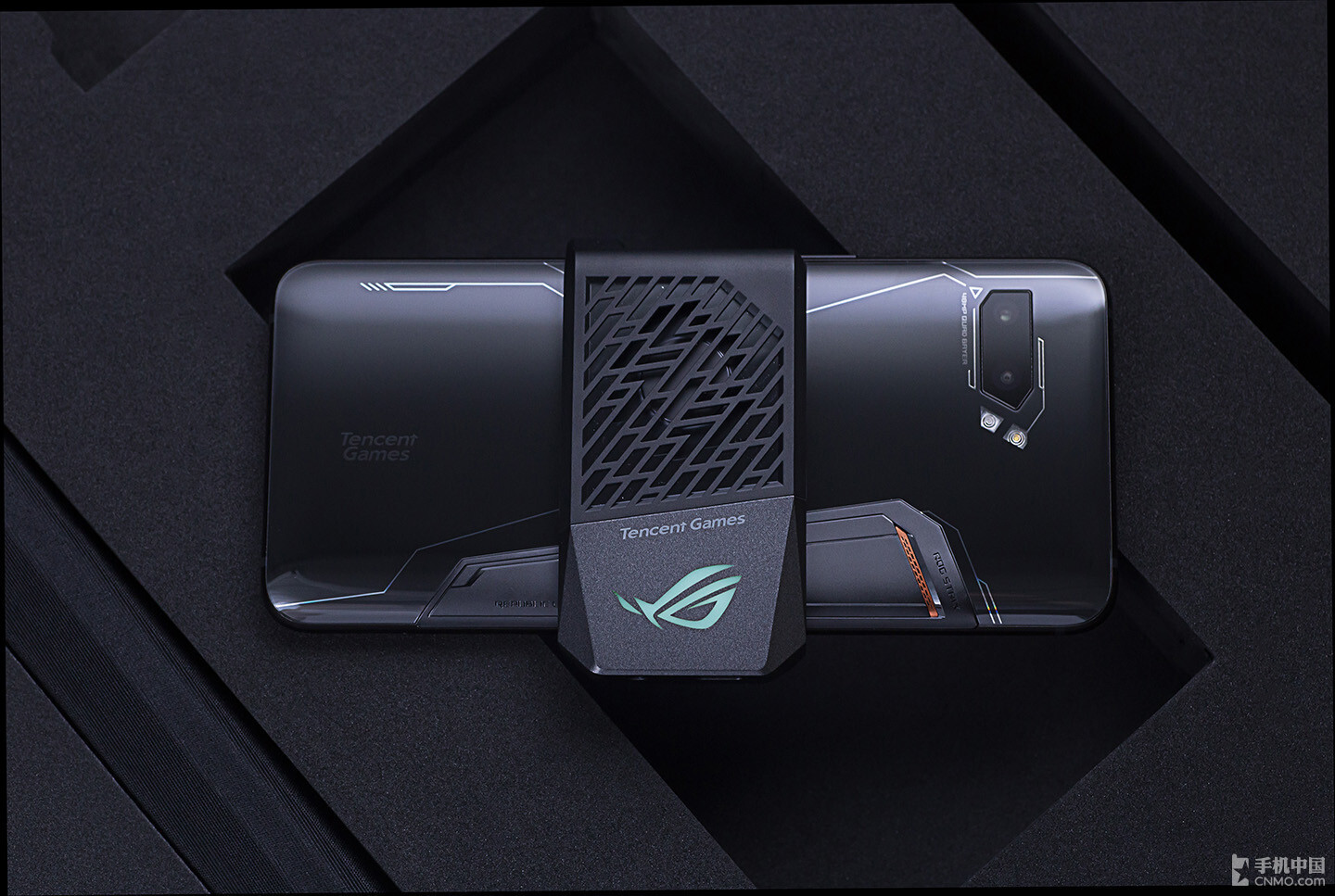 120hz刷新率屏幕 沉浸式游戏体验 华硕rog游戏手机2图赏