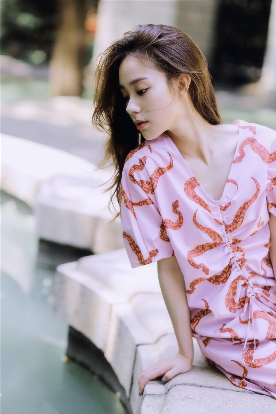 泰洋川禾新人胡林希夏日写真释放魅力