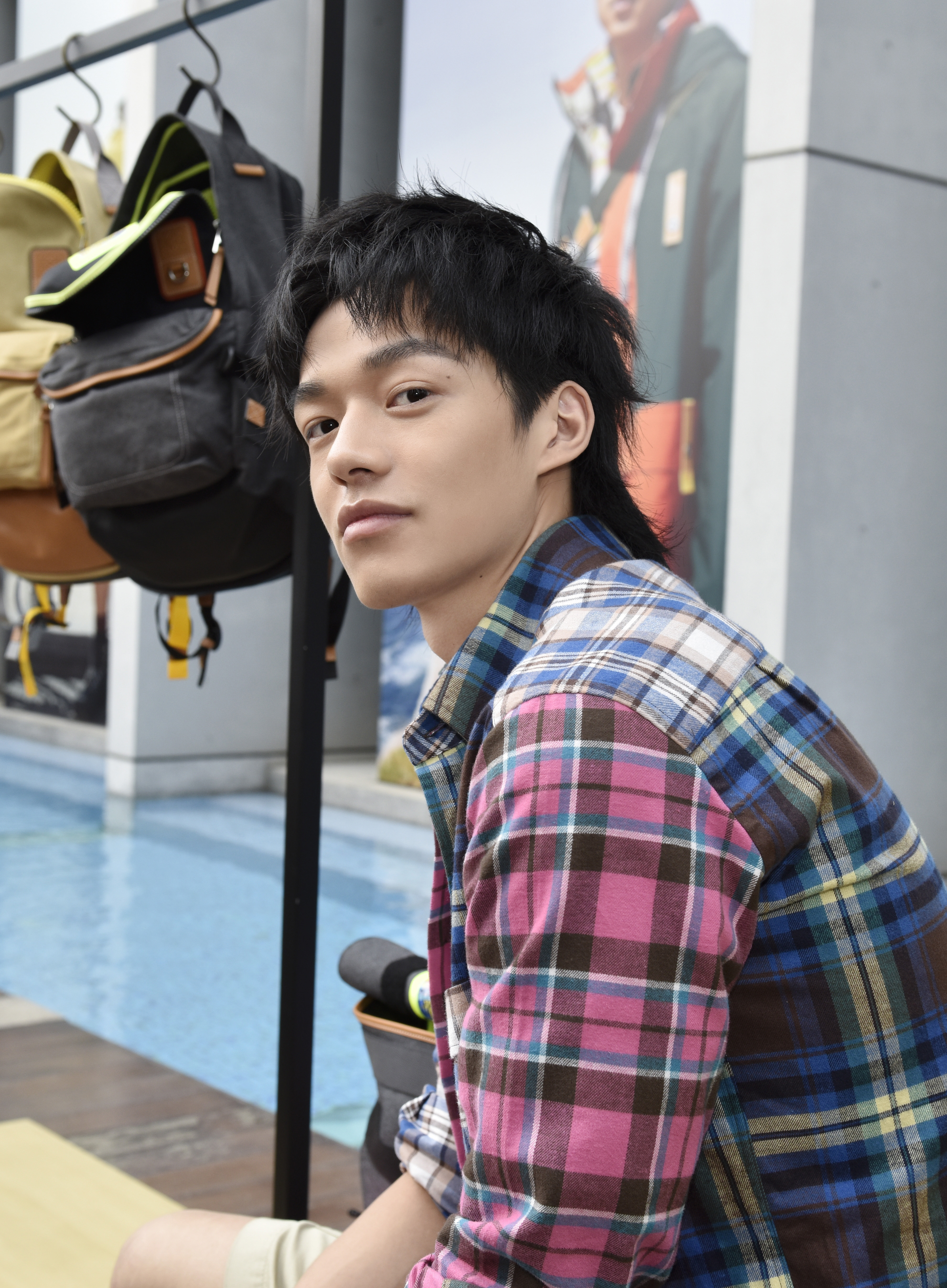 黄俊之受邀出席罗意威新系列发布酒会展现运动自然之美__凤凰网